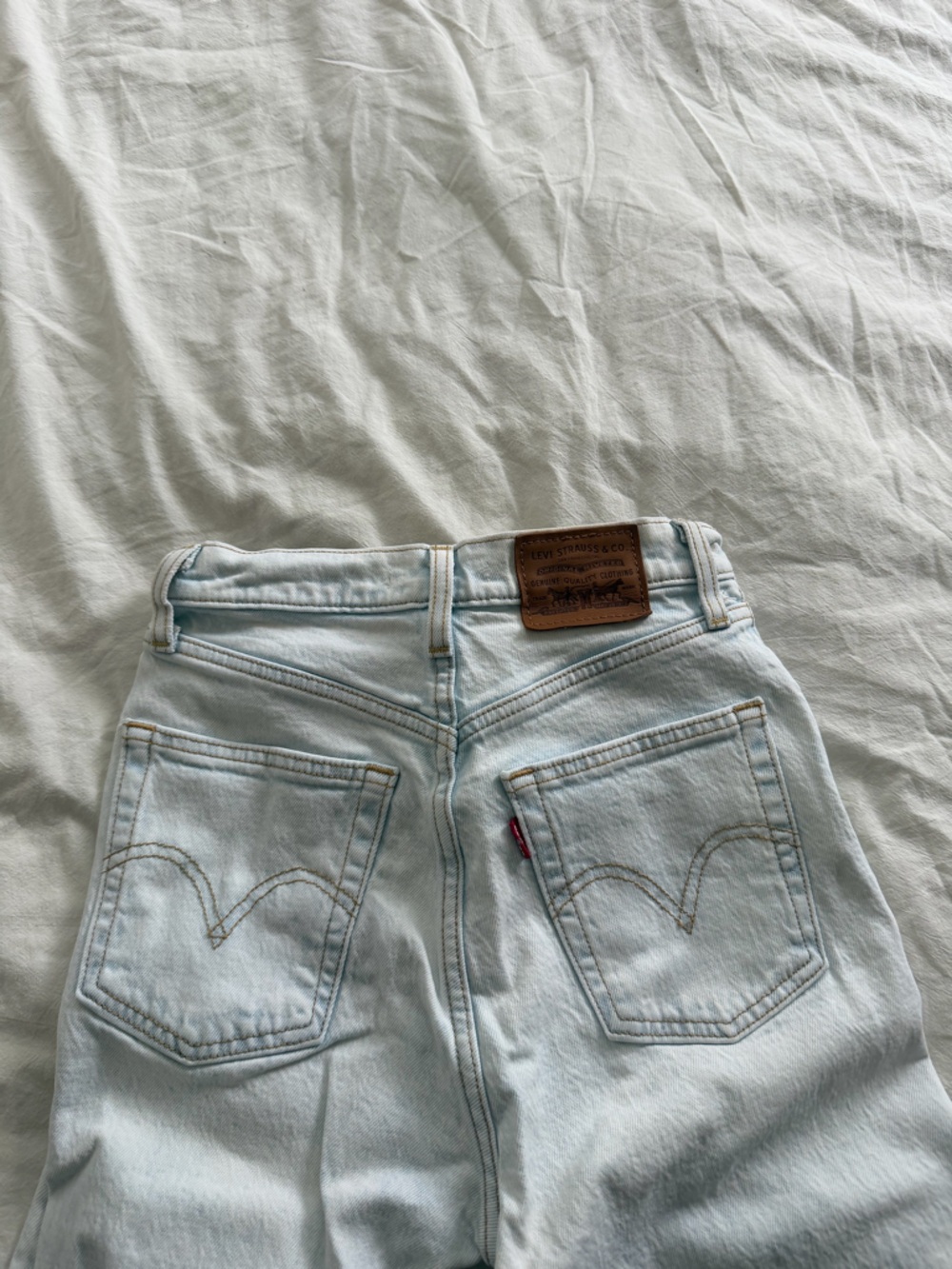 Levi's Light Wash Rib Cage Women's Jeans